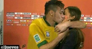 Confederation Cup, Neymar bacia Sara Carbonero (compagna di Casillas) dopo la vittoria!