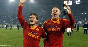 Roma, che mondo sarebbe senza Totti? Il capitano blocca De Rossi e spinge per il rinnovo